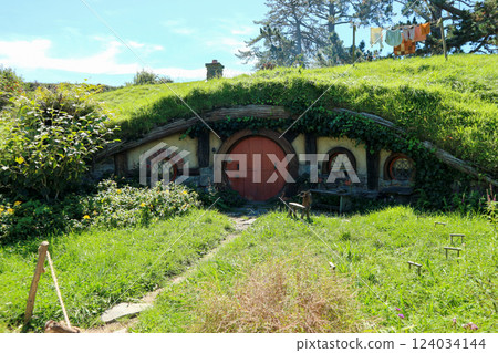 Hobbit house 124034144
