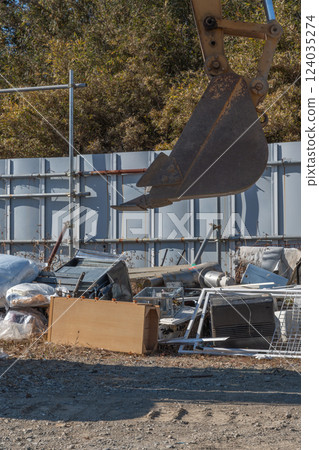 Garbage disposal site 124035274