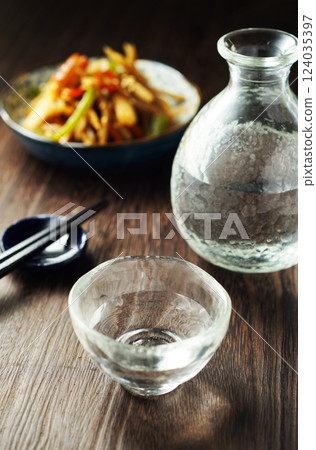 日本酒炒牛蒡 124035397