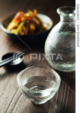 日本酒炒牛蒡 124035405