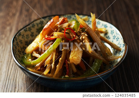 Kinpira Burdock 124035485