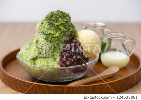 抹茶和紅豆口味濃鬱的奢華刨冰 124035861