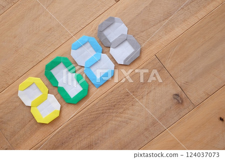 Origami number 2025 124037073