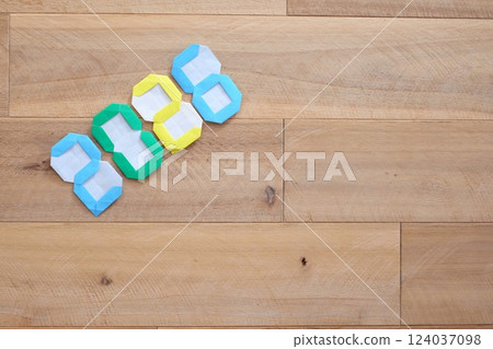 摺紙數字 2026 124037098