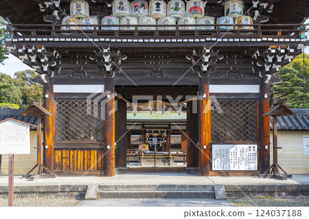 Kyoto Umemiya Taisha Shrine: Main hall seen from the tower gate (Zuishinmon) 124037188