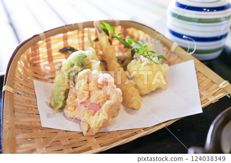 時令蔬菜天婦羅拼盤 時令蔬菜天婦羅拼盤 124038349