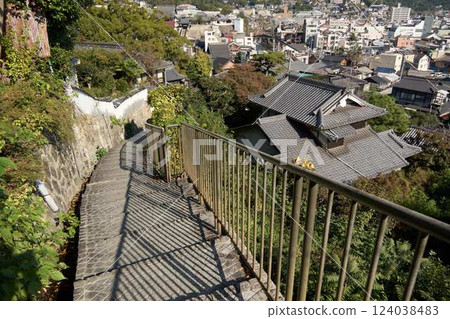 [Onomichi] Stone steps leading to the city 124038483