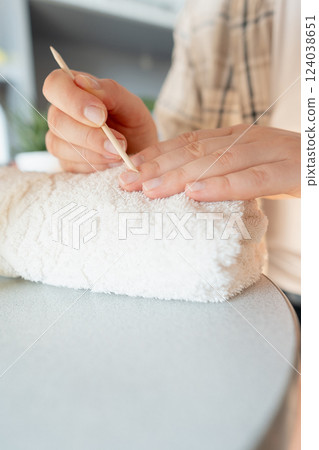 Minimalist manicure trends focus on natural nails and clear coatings for a simple and elegant nail care routine. 124038651
