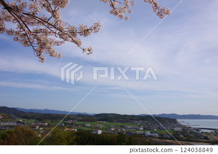 從兵庫縣洲本市日落公園五色和夕陽丘公園眺望鳥居浦 從兵庫縣洲本市日落公園五色和夕陽丘公園眺望鳥居浦 124038849