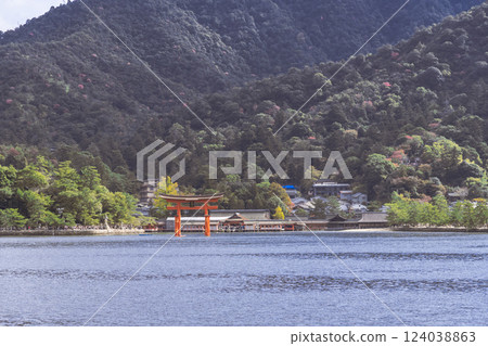 [從JR西日本宮島輪渡出發的廣島宮島、宮島口大鳥居] 124038863