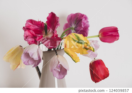 Bouquet of tulips. 124039857