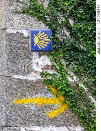 Road sign of Camino de Santiago 124039882
