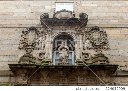 Religious statue on a house in Santiago de Compostela 124039909