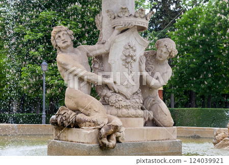 Fountain in El Retiro Park in Madrid Fountain in El Retiro Park in Madrid 124039921