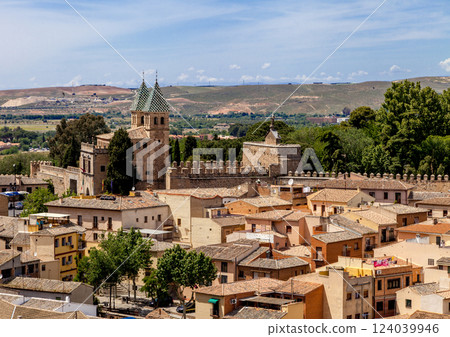 Old town of the medieval city of Toledo 124039946