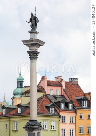 Old town and Sigismund's Column in Warsaw, Poland Old town and Sigismund's Column in Warsaw, Poland 124040127