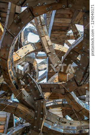 NIKOLA-LENIVETS, RUSSIAN FEDERATION - SEPTEMBER 27, 2015 - inside the Universal Mind sculpture NIKOLA-LENIVETS, RUSSIAN FEDERATION - SEPTEMBER 27, 2015 - inside the Universal Mind sculpture 124040171