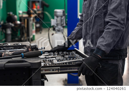 Serviceman repair car in car service 124040261