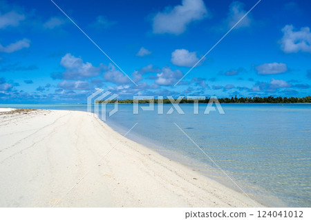 Pristine white sand beach of Tereia in Maupiti, French Polynesia Pristine white sand beach of Tereia in Maupiti, French Polynesia 124041012