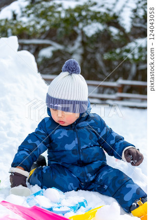 Boy playing in the snow 124043058