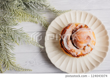 cinnamon roll cinnamon roll 124043074