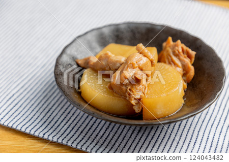 燉雞肉和蘿蔔 124043482
