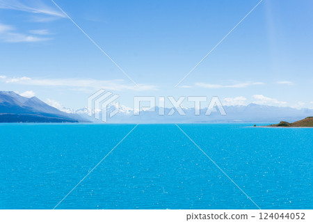 New Zealand's milky blue lake "Lake Pukaki" 124044052