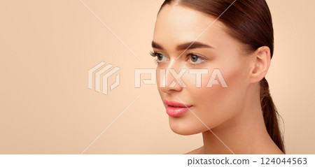 Facial Skincare Offer. Gorgeous Young Lady With Natural Makeup And Perfect Face Skin Looking Aside At Empty Space For Text, Advertising Cosmetic Products On Gray Background. Studio Shot, Panorama Facial Skincare Offer. Gorgeous Young Lady With Natural Makeup And Perfect Face Skin Looking Aside At Empty Space For Text, Advertising Cosmetic Products On Gray Background. Studio Shot, Panorama 124044563
