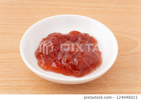 盤子裡的草莓醬 124046021