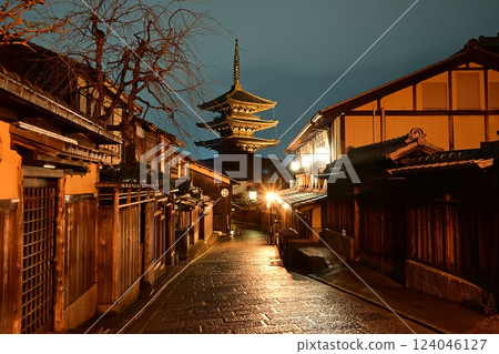 Night view after the rain at Ninenzaka and Yasaka Pagoda in the center of Higashiyama, Kyoto Night view after the rain at Ninenzaka and Yasaka Pagoda in the center of Higashiyama, Kyoto 124046127