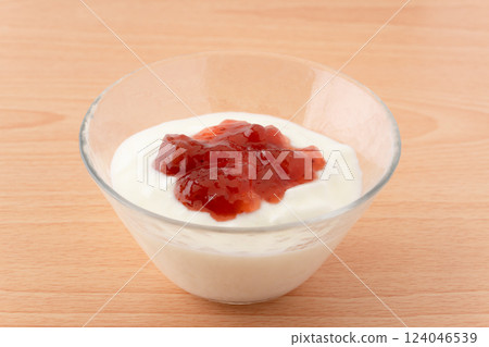 Delicious yogurt with strawberry jam 124046539