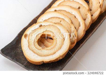 白色背景上的 Kurumafu 白色背景上的 Kurumafu 124046722