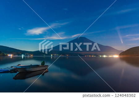 富士山、山中湖、阿特拉斯彗星 124048302