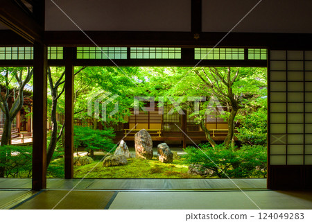 Kyoto Kenninji Shrine garden 124049283