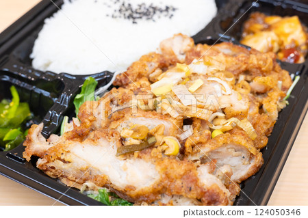 Delicious Chinese food, fried chicken bento Delicious Chinese food, fried chicken bento 124050346