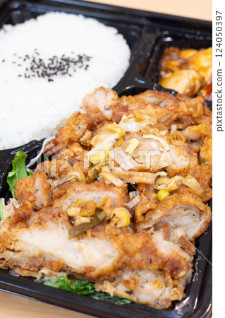 Delicious Chinese food, fried chicken bento 124050397
