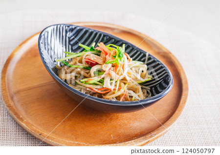 Microwaved Vermicelli Salad 124050797