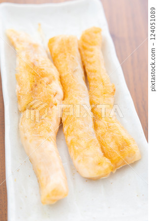 Delicious grilled salmon belly Delicious grilled salmon belly 124051089