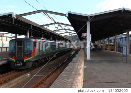 [JR-M12] Setouchi Ohashi Line: At Kojima Station (Kurashiki City, Okayama Prefecture) 124052005