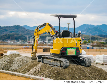 Construction site vehicles 124052978