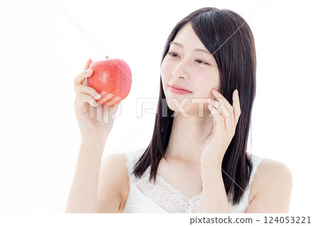 吃蘋果的婦女 124053221