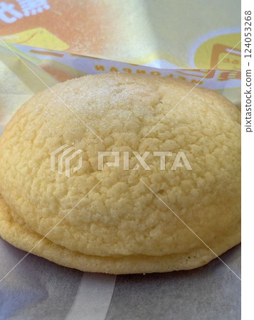 Melon bread bought at the supermarket 124053268