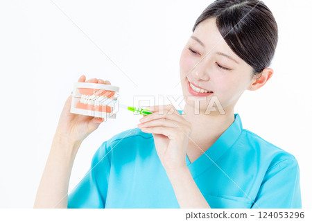 Female nurse wearing scrubs/dental hygienist 124053296