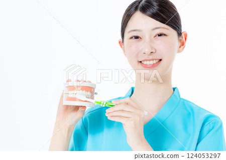 穿著手術服的女護士/牙齒衛生員 124053297