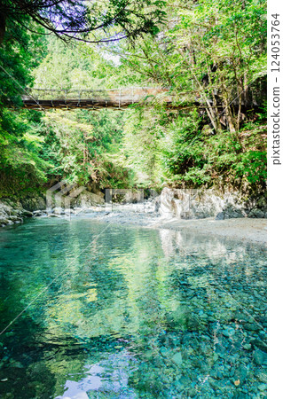 <長野>阿特拉溪谷的美麗風景與吊橋 <長野>阿特拉溪谷的美麗風景與吊橋 124053764