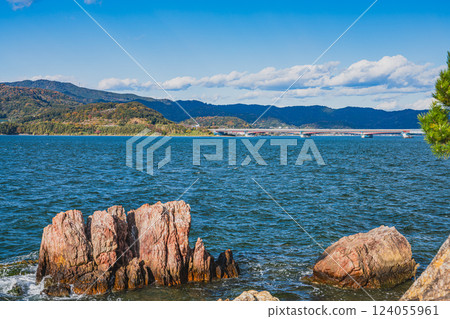 Lake Hamana and Tosaka Rock as seen from Kanzanji Temple in Hamamatsu City (Shizuoka Prefecture) 124055961