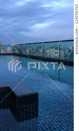 屋頂游泳池 屋頂游泳池 124056763