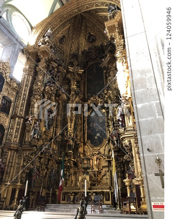Mexico City, Mexico - 11.13.2019: Details of iconostasis in interior of the Cathedral of the Assumption of the Blessed Virgin Mary 124059946