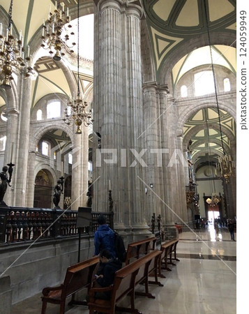 Mexico City, Mexico - 11.13.2019: Interior of the Cathedral of the Assumption of the Blessed Virgin Mary 124059949