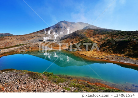 大雪山山脈的秋天：朝日岳與姿見池 124061554